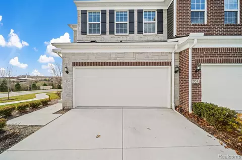 351 Strawberry Dr, Rochester, MI 48307