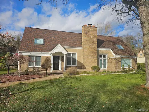 25931 Power Rd, Farmington Hills, MI 48336