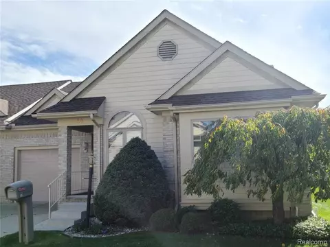 30 Hickory Ct, Dearborn Heights, MI 48127