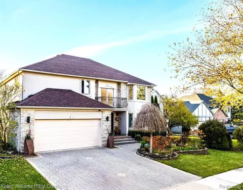 1026 River Mist Dr, Rochester, MI 48307