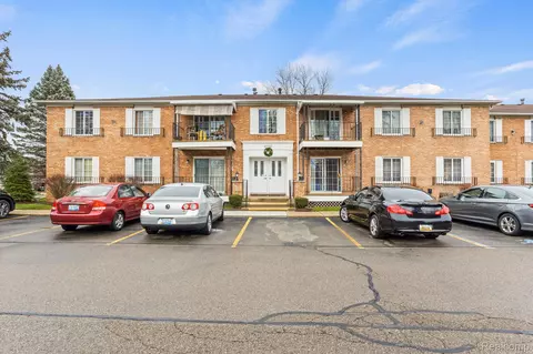 30795 Shiawassee Rd 3b 30795 Rd #3B, Farmington, MI 48336