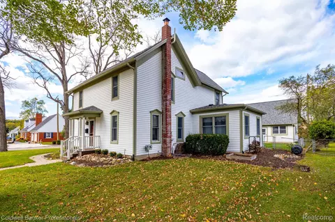 1024 State St, Brighton, MI 48116