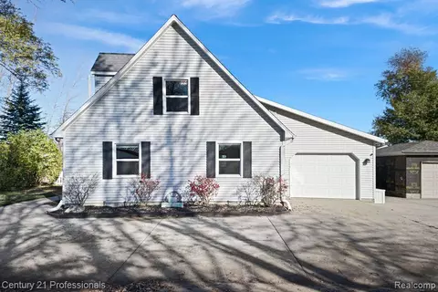 6630 Farmer St, Caseville, MI 48725