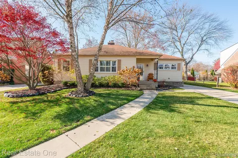 279 N Evergreen St, Plymouth, MI 48170
