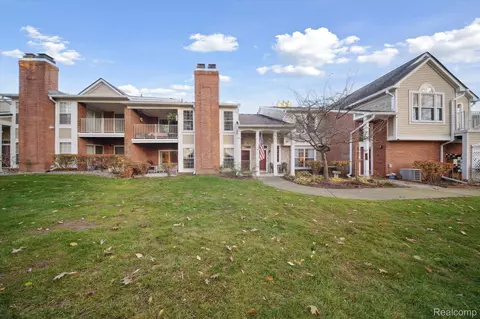 56149 Chesapeake Trl, Shelby Township, MI 48316
