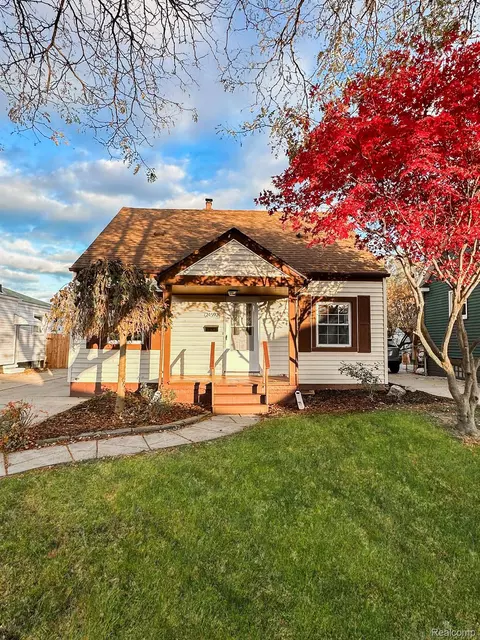 24592 Tuscany Ave, Eastpointe, MI 48021