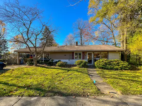 765 Parkview Dr, Plymouth, MI 48170