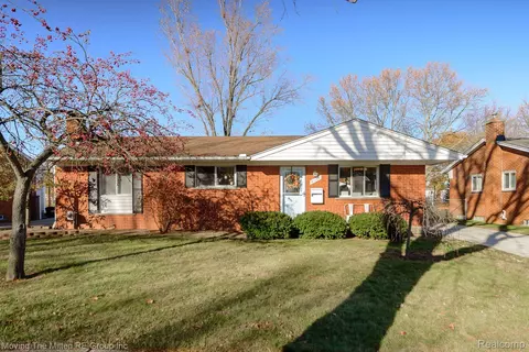 41300 Greenbriar Ln, Plymouth, MI 48170