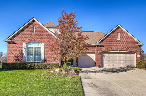 868 Mcintosh Ct, Oakland, MI 48363