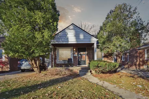 1292 Aline Dr, Grosse Pointe Woods, MI 48236