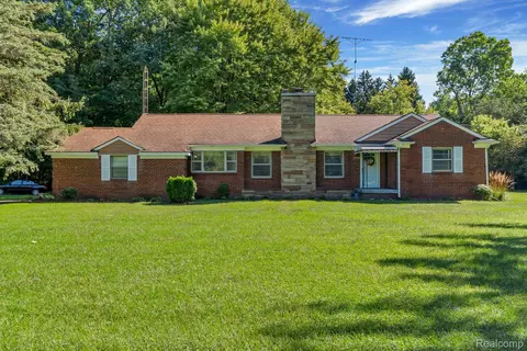 6454 N Seymour Rd, Flushing, MI 48433