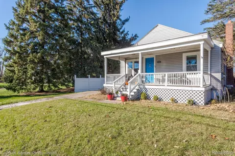 2881 Auburn Rd, Auburn Hills, MI 48326
