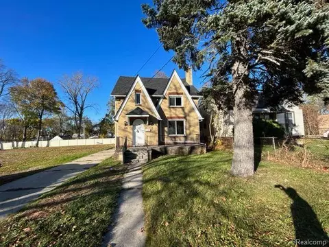 370 S Blvd W, Pontiac, MI 48341