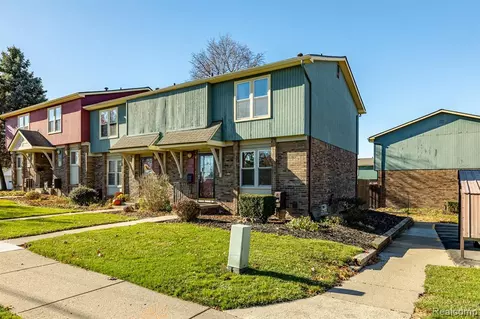 211 N Maple Rd #4, Saline, MI 48176