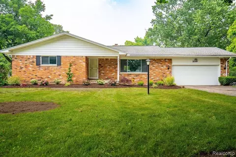 209 Bloomfield Blvd, Bloomfield Hills, MI 48302