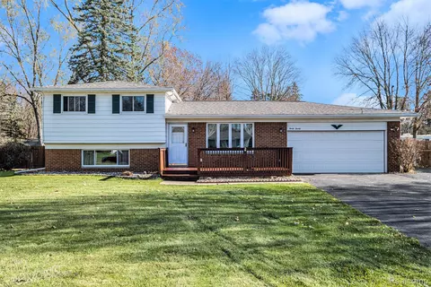 3020 Gehring Dr, Flint, MI 48506