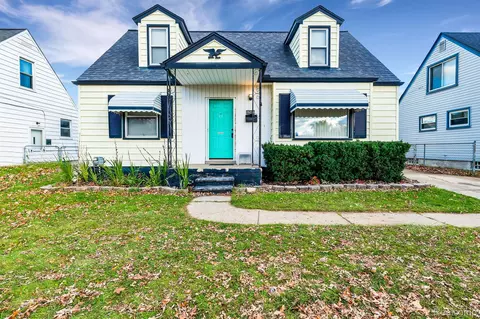 25276 Hayes Rd, Roseville, MI 48066