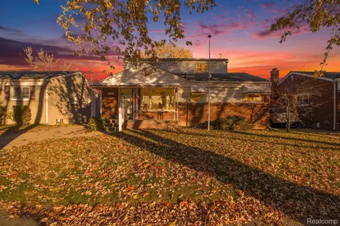 15159 Drake St, Southgate, MI 48195