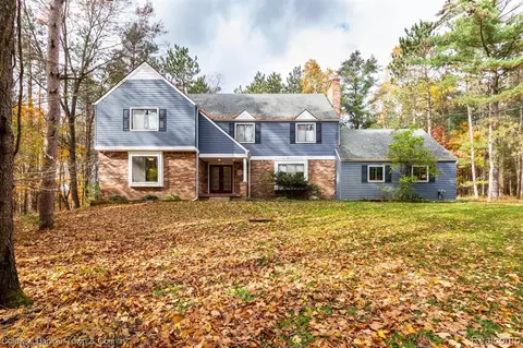 3300 Maureen Ln, Davisburg, MI 48350