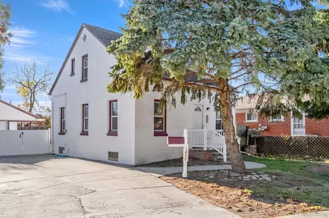 1431 Montie Rd, Lincoln Park, MI 48146