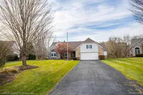 10760 Grassy Knl, Brighton, MI 48114
