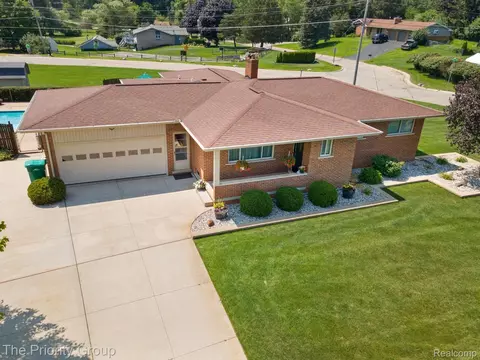 206 Cross Timbers St, Oxford, MI 48371