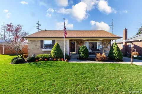 5721 Cambourne Rd, Dearborn Heights, MI 48127