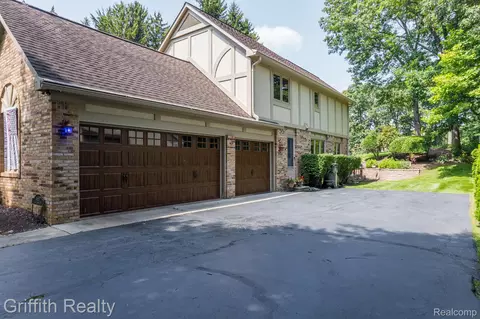 4687 Oak Tree Ct, Genoa, MI 48116