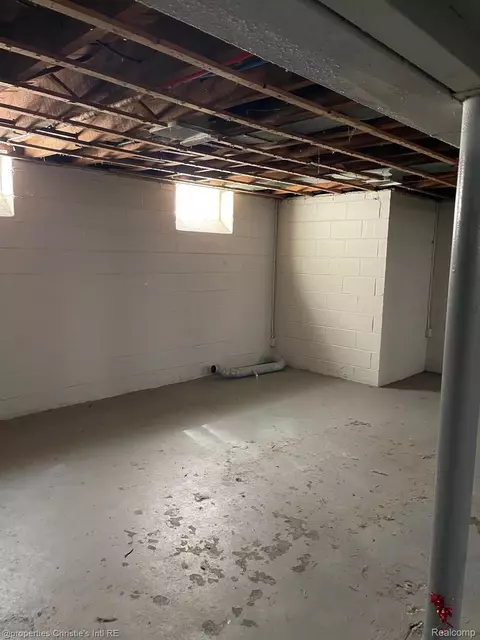 15627 Mapleridge St, Detroit, MI 48205