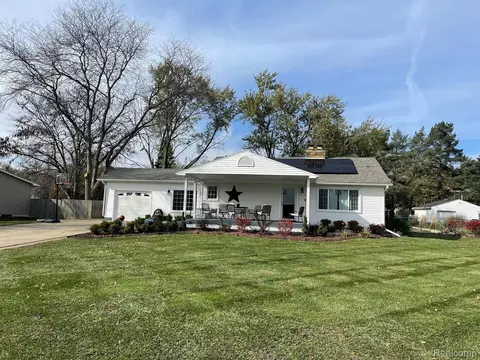 5196 Cortland Dr, Grand Blanc, MI 48507 photo 1