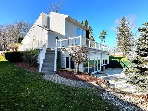 2016 Lakeview Dr, Oregon, MI 48446