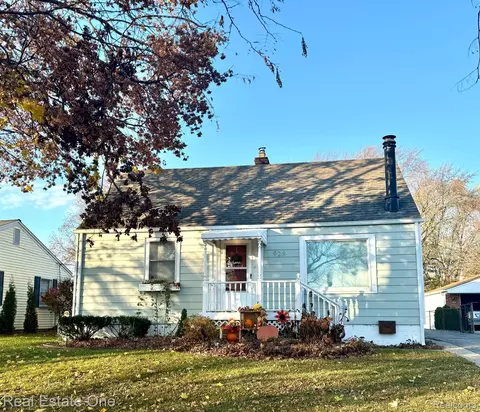 928 W 3rd St, Rochester, MI 48307