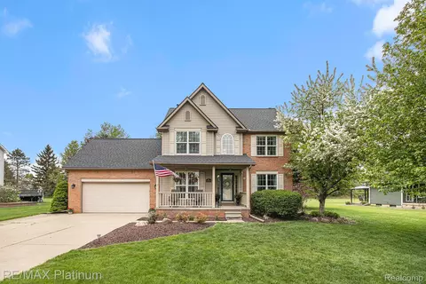 7478 Bingham Rd, Green Oak, MI 48116