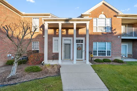 51773 Adler Park Dr W, Chesterfield, MI 48051