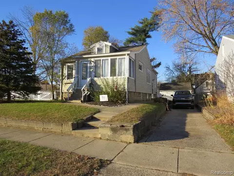 1538 W Hazelhurst St, Ferndale, MI 48220