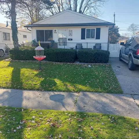 19782 Woodward St, Clinton Township, MI 48035