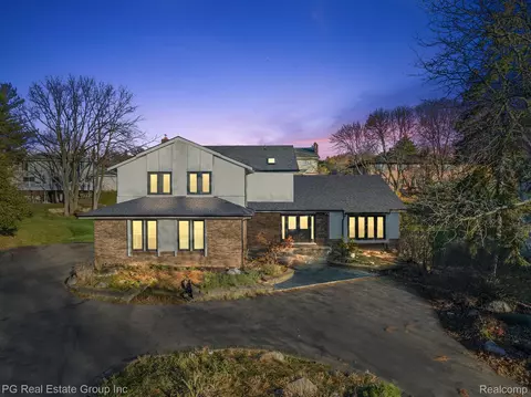 4421 Exmoor Cir, Bloomfield Hills, MI 48302