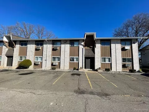 7622 Woodview St #2, Westland, MI 48185