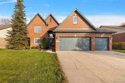33617 Crooks St, Rockwood, MI 48173