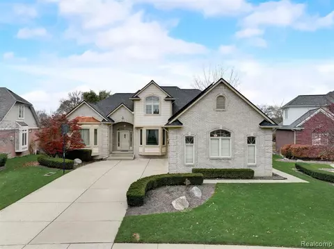 48441 American Elm Dr, Macomb, MI 48044