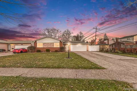 39632 Karola Dr, Sterling Heights, MI 48313