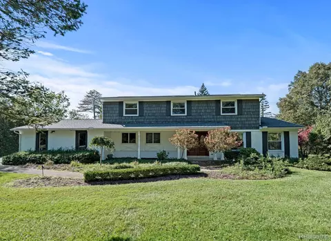5850 Middlebelt Rd, West Bloomfield, MI 48322