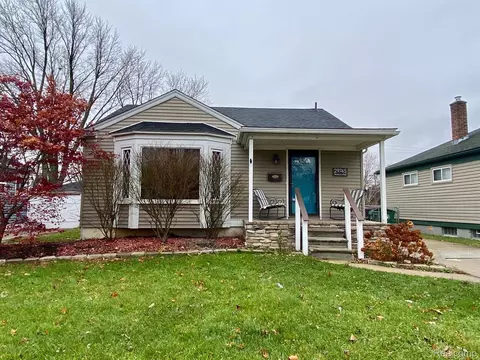 29745 Rosslyn Ave, Garden City, MI 48135