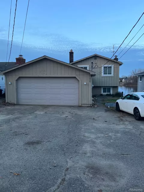 1170 W Oakley Park Rd, Commerce, MI 48390