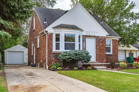 16154 Forest Ave, Eastpointe, MI 48021
