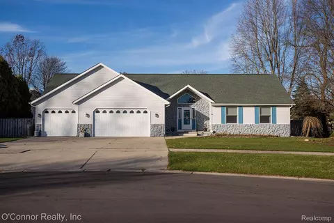 826 5th St, Marysville, MI 48040