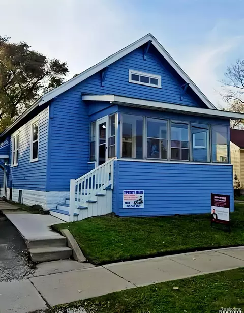 631 11th St, Port Huron, MI 48060