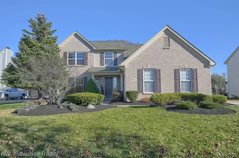 7067 Anna Dr, Belleville, MI 48111