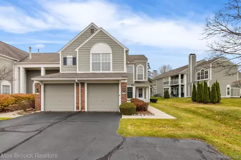 2080 Eagle Pointe, Bloomfield Hills, MI 48304