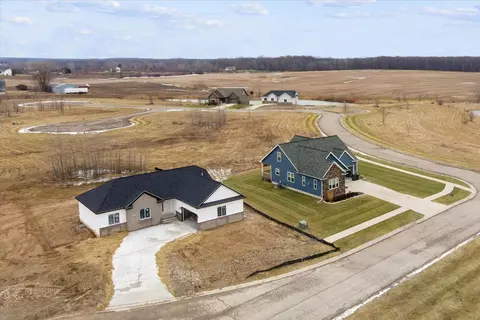 10017 Emerald Falls Blvd, Grand Blanc, MI 48439